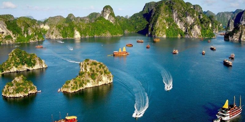 Tham quan Vịnh Hạ Long - Điểm đến du lịch hấp dẫn tại Quảng Ninh