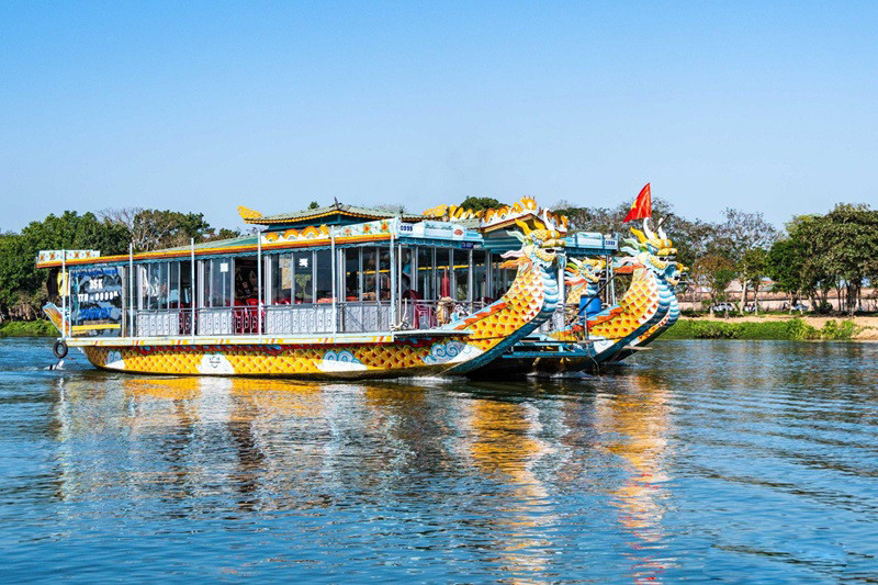 Trải nghiệm du thuyền trên sông Hương ngắm toàn cảnh Huế